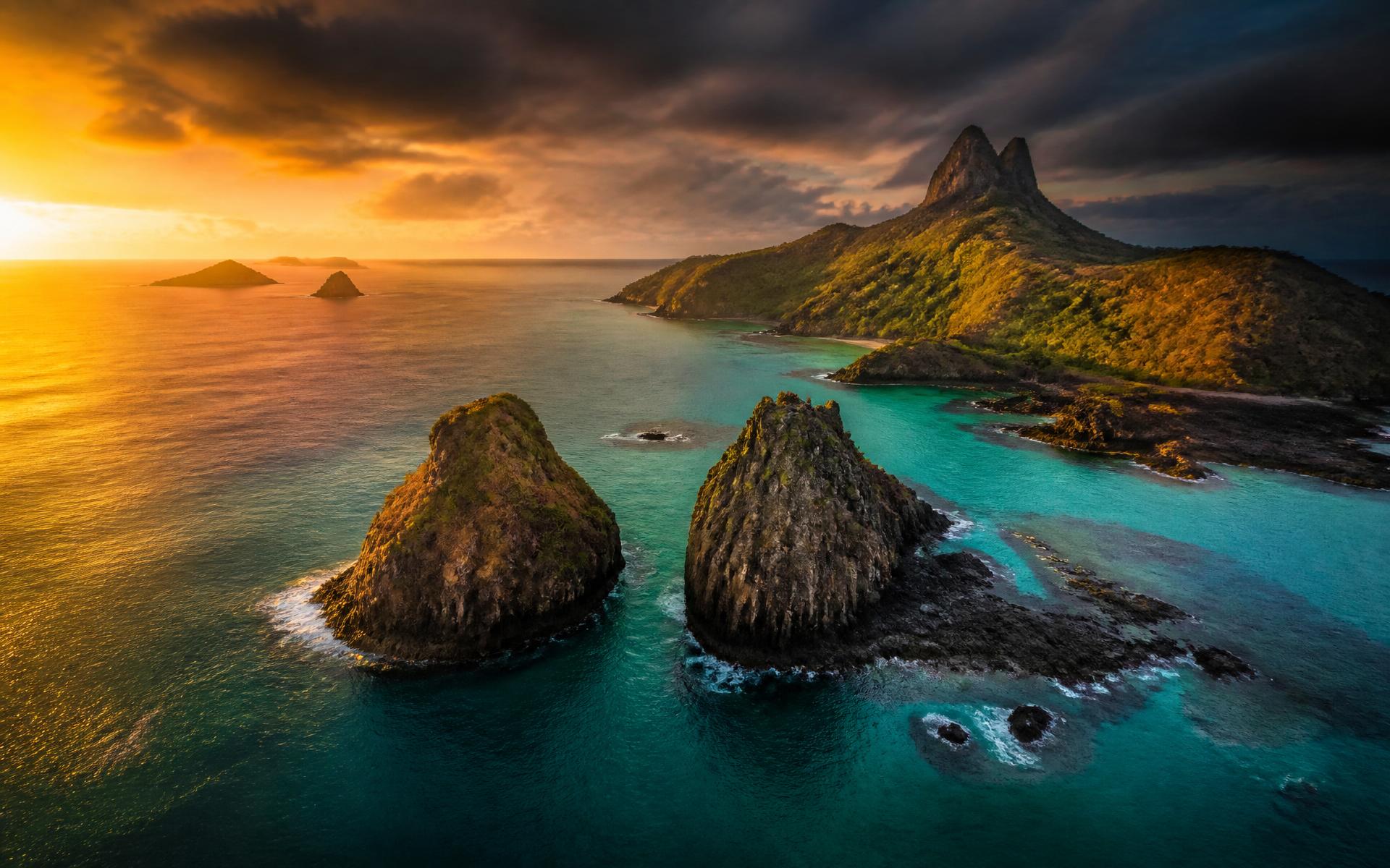Fernando de Noronha ao entardecer